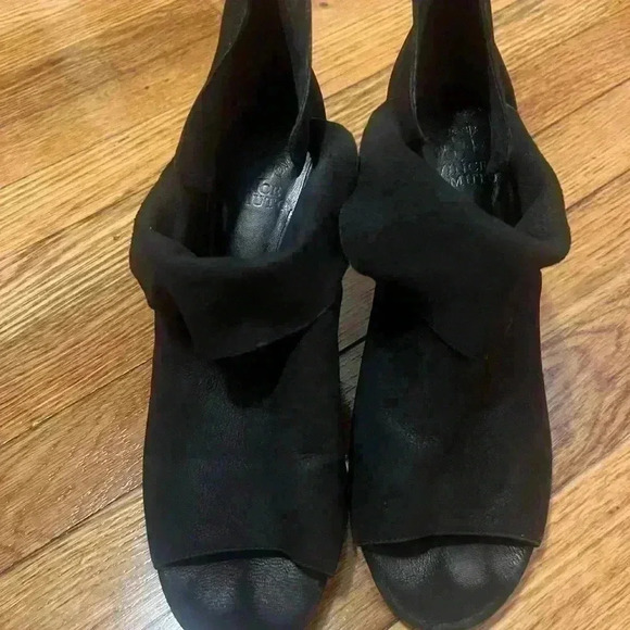 Vince Camuto Open Toe Booties - size 9 - Picture 2 of 3